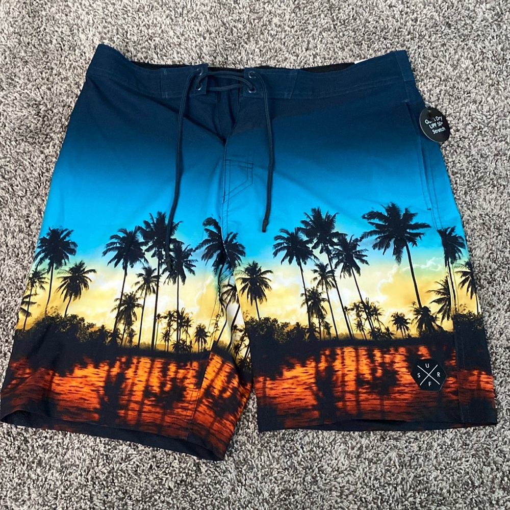 No Boundaries silhouette palm trees men’s swim trunks NWT